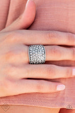 Load image into Gallery viewer, Dotted Decorum Silver Ring
