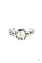 Load image into Gallery viewer, Extravagantly Enchanting White Bracelet
