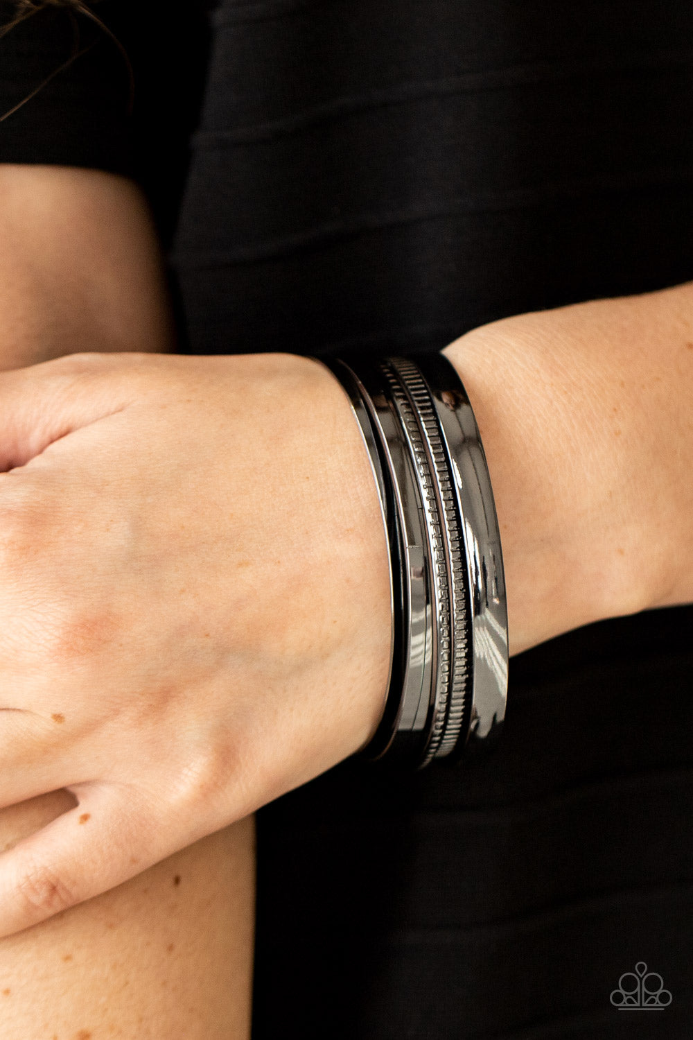 Gliding Gleam Black Bracelet