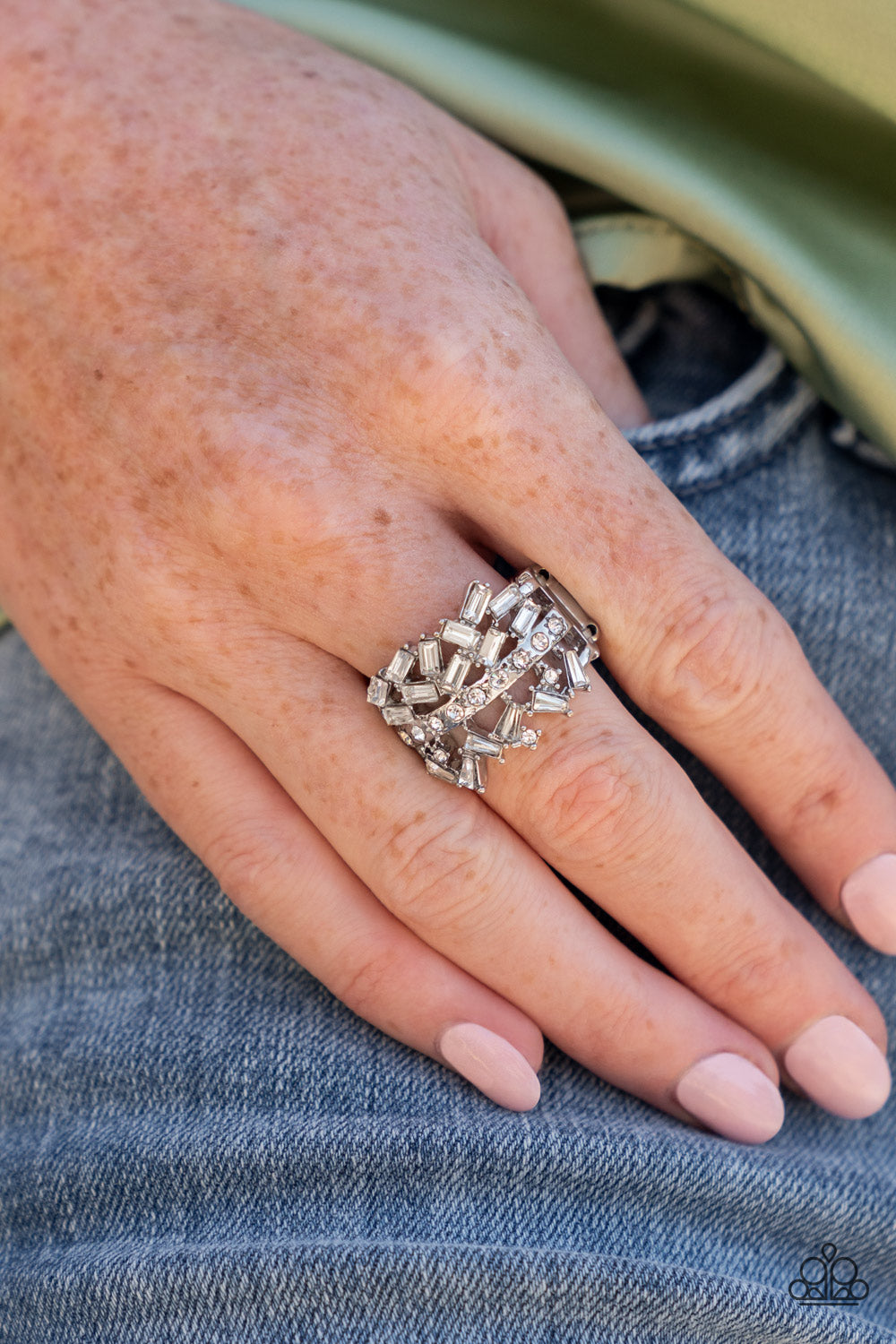 Scattered Sensation White Ring