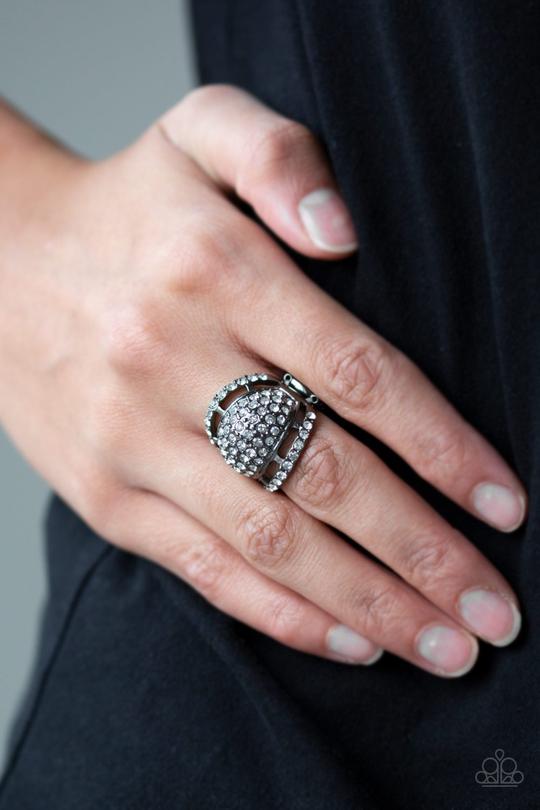 The Seven-Figure Itch Black Ring