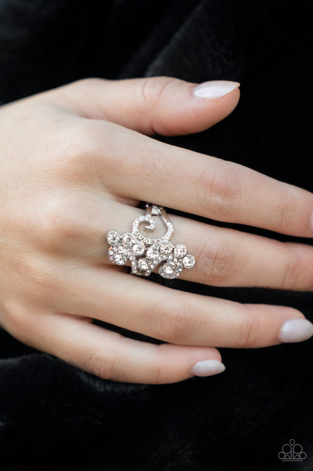 Top-Grade Glamorous White Ring